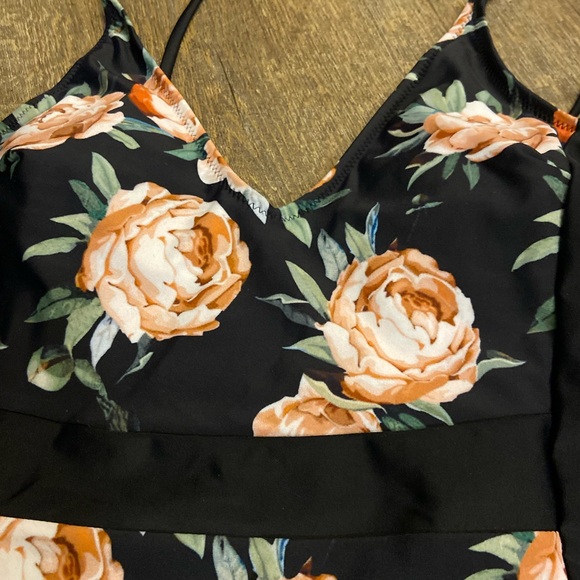 Cupshe one piece swimsuit black orange rose floral NWT & liner Size Medium M - Picture 3 of 6